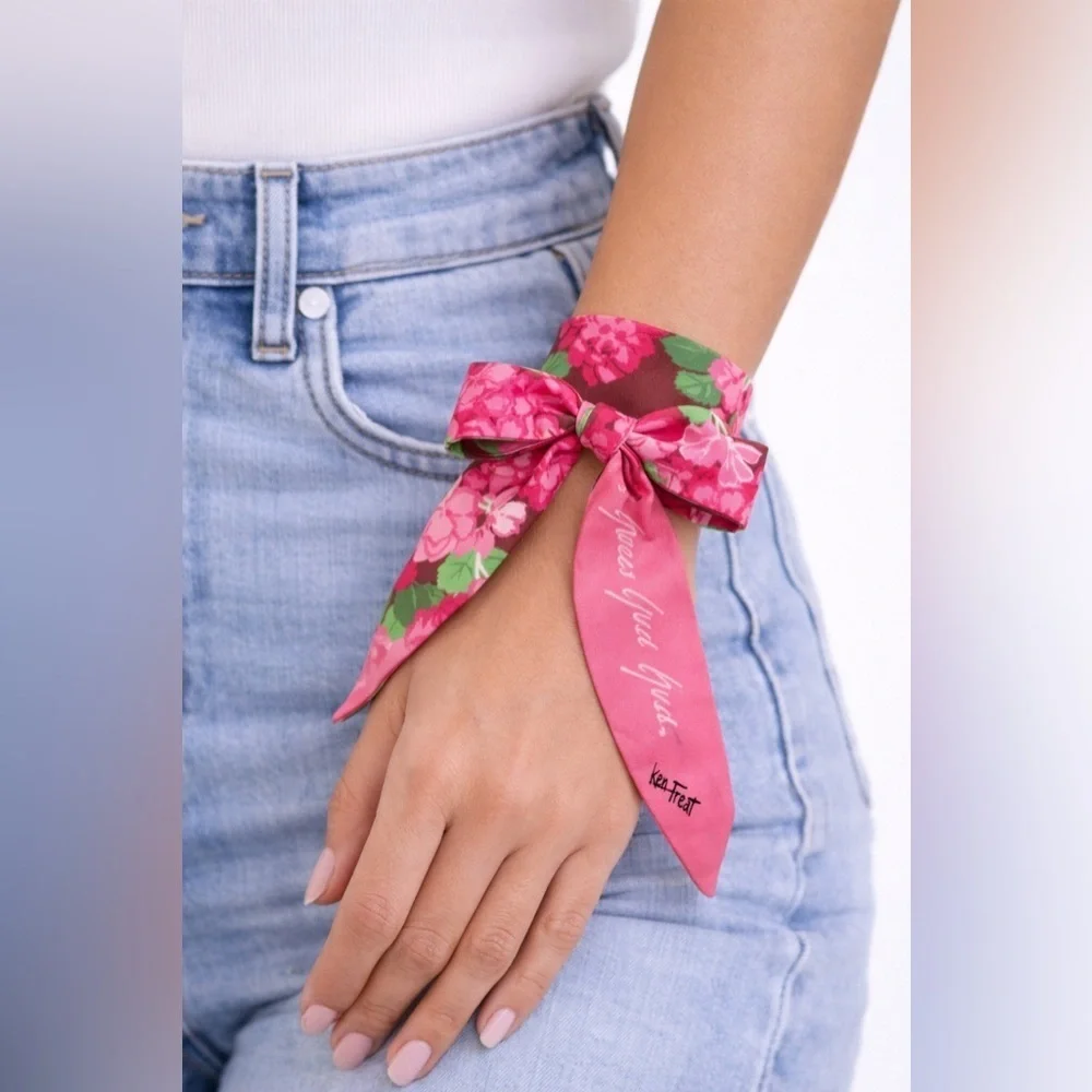 Gucci Silk Pink Floral Print Ken Scott Twilly Neck Bow Scarf